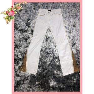 🌸 bebe Flare White Jeans w Ankle Design